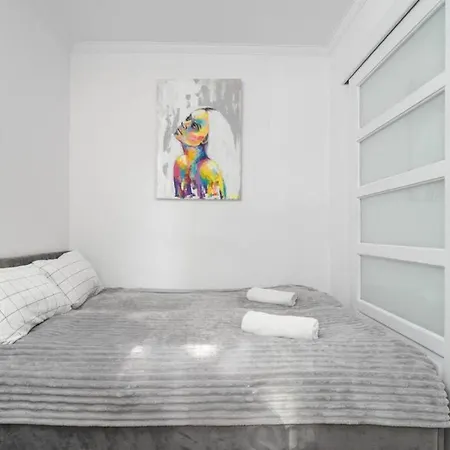 Urban Chic - Modern & Stylish, Aleja Solidarnosci Apartment Warsaw