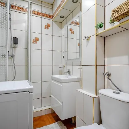 Urban Chic - Modern & Stylish, Aleja Solidarnosci Apartment