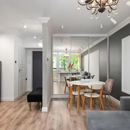 Urban Chic - Modern & Stylish, Aleja Solidarnosci דירה ורשה