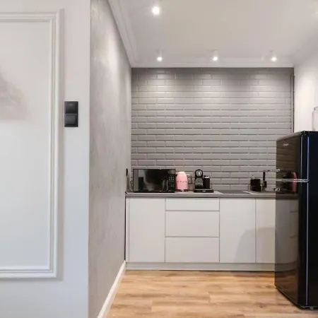Urban Chic - Modern & Stylish, Aleja Solidarnosci דירה
