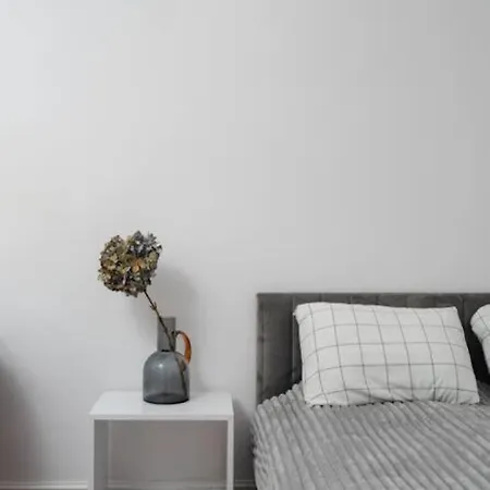 Urban Chic - Modern & Stylish, Aleja Solidarnosci * ורשה
