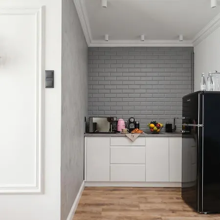 Urban Chic - Modern & Stylish, Aleja Solidarnosci דירה