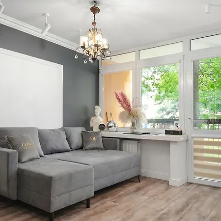 Urban Chic - Modern & Stylish, Aleja Solidarnosci ורשה