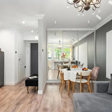 Urban Chic - Modern & Stylish, Aleja Solidarnosci דירה ורשה